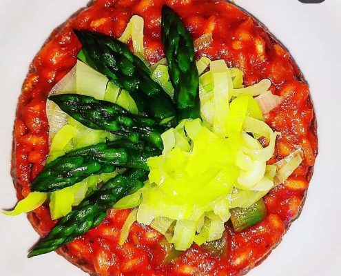 risotto-barbabietola-asparagi-porri