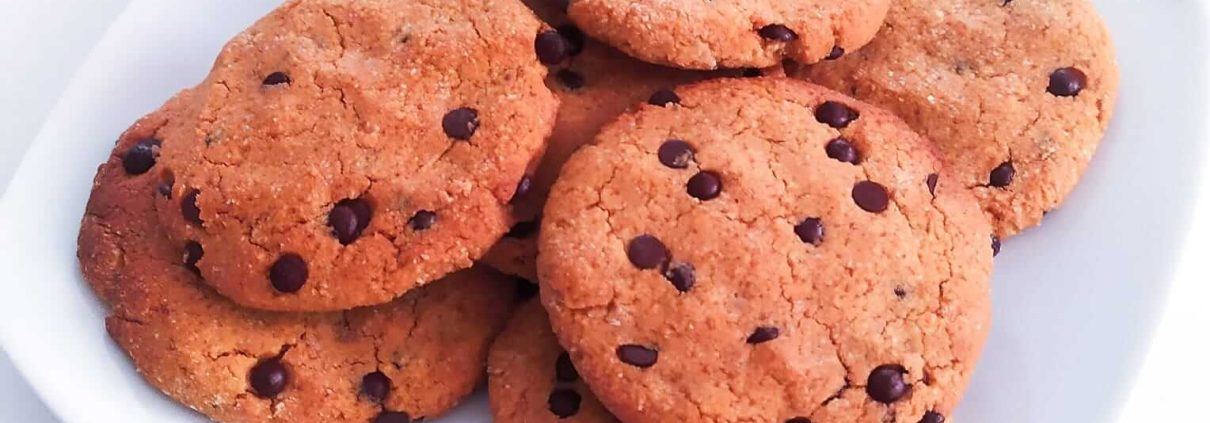 Biscotti proteici ceci arachidi e cioccolato