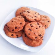 Biscotti proteici ceci arachidi e cioccolato